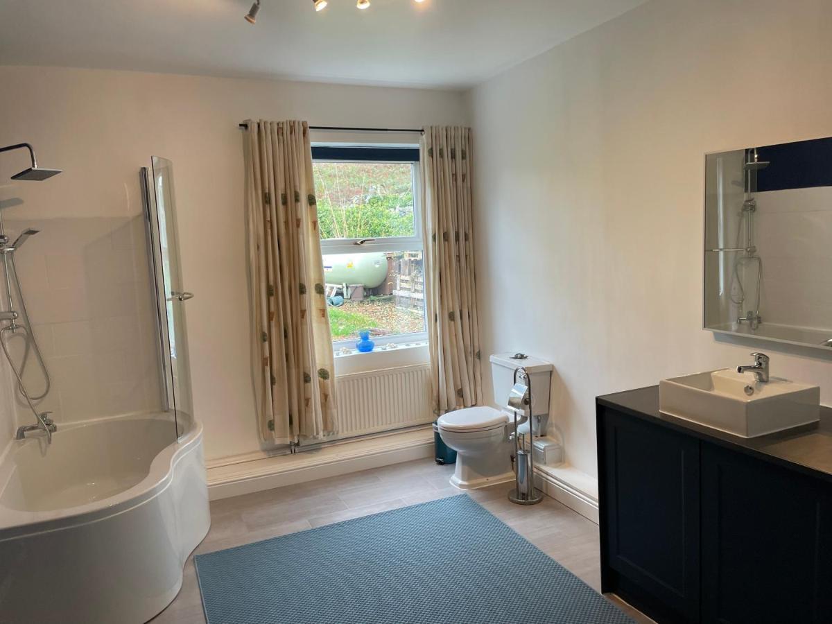 Spacious 3 Bedroom Garden Apartment In Snowdonia National Park Garndolbenmaen المظهر الخارجي الصورة