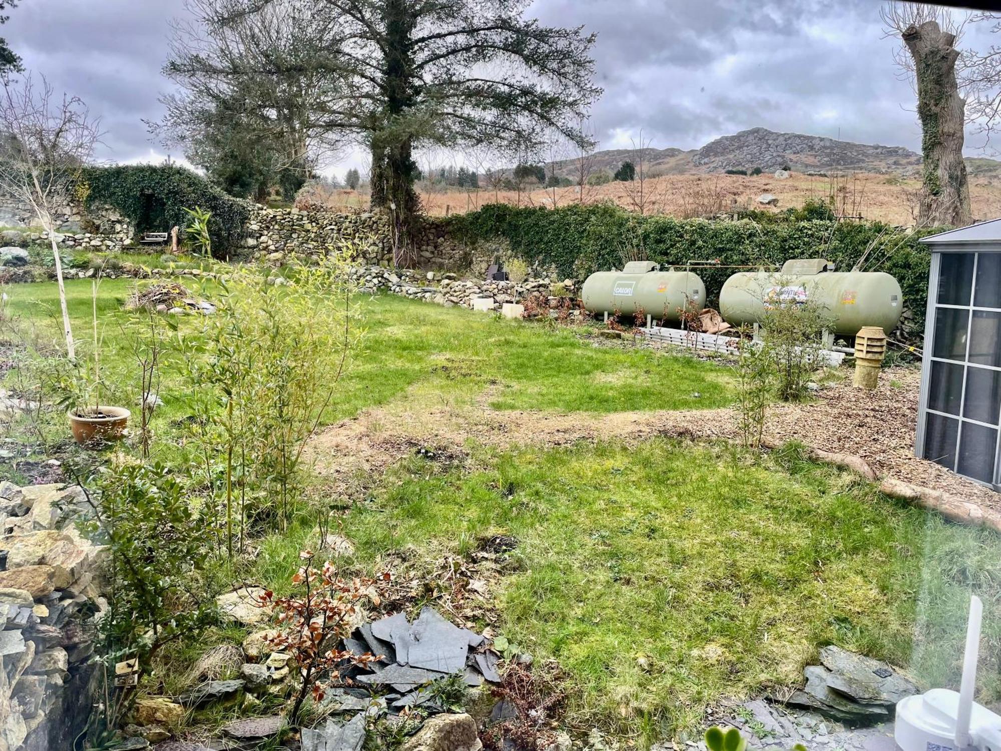 Spacious 3 Bedroom Garden Apartment In Snowdonia National Park Garndolbenmaen المظهر الخارجي الصورة